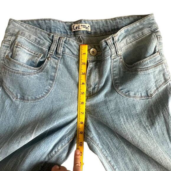 L.E.I Women's Y2K Ashley Lowrise Bootcut Jean Light Wash Embelished Size 13 - Picture 10 of 11